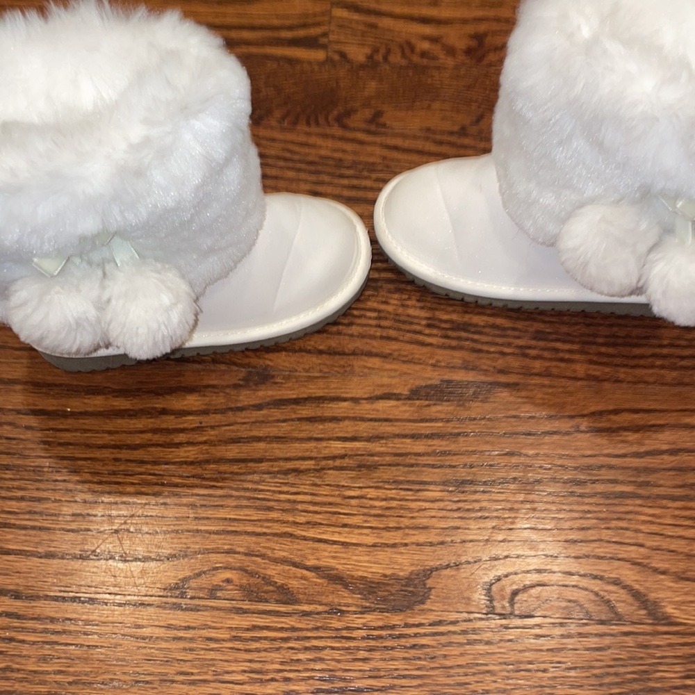 COPY - Girls WHITE Furr Boots| Size 8 The Children’s Place - Picture 2 of 5